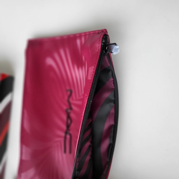 NEW! MAC TRICK OF THE LIGHT MINERALIZE SKINFINISH KIT - Picture 4 of 9